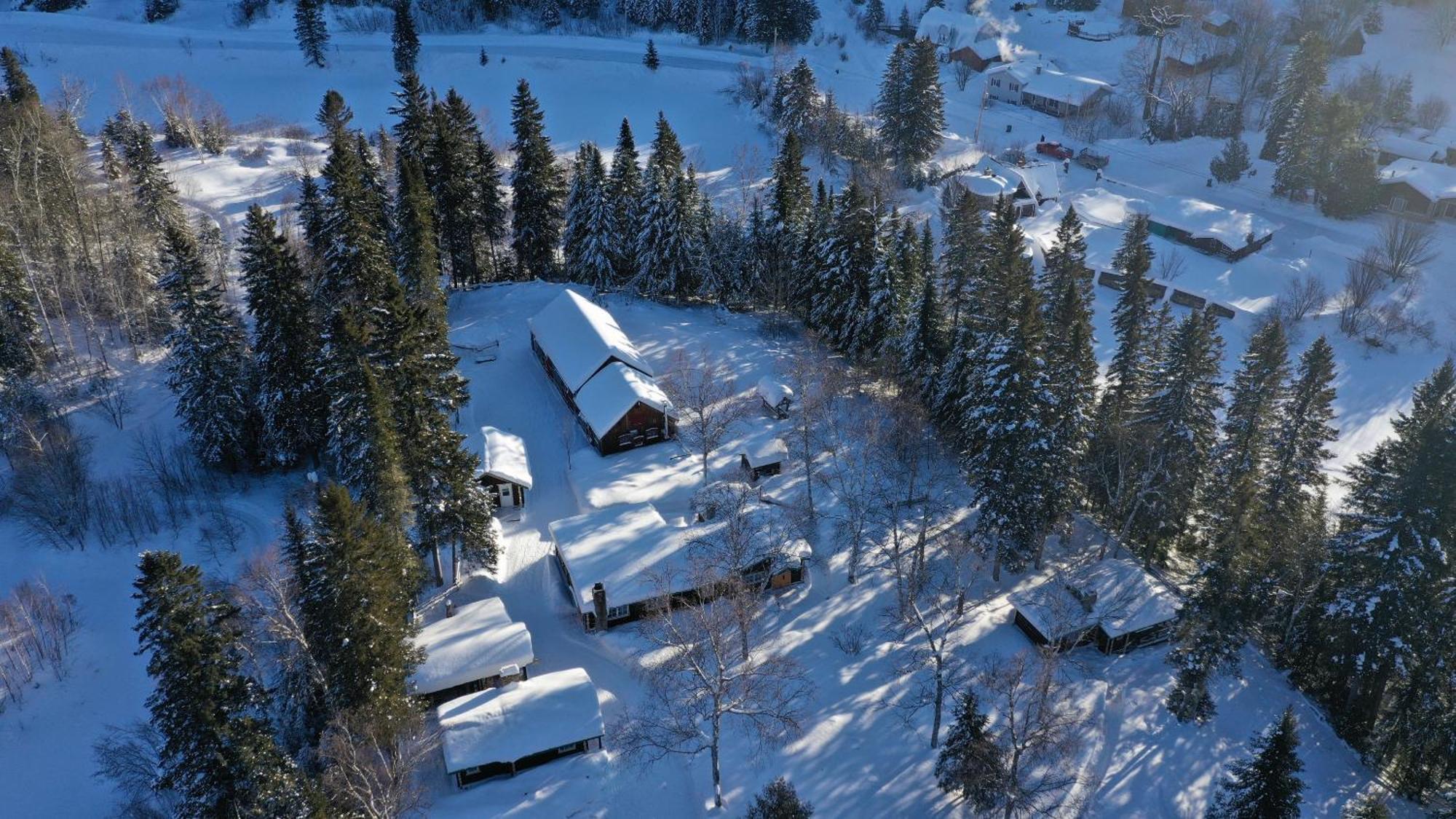Domaine Le Bostonnais - Le Village En Bois Rond La Tuque Ngoại thất bức ảnh